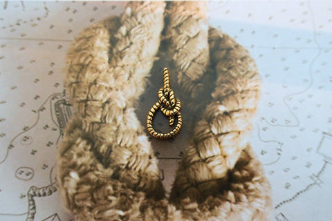 Bowline Knot Gold Lapel Pin