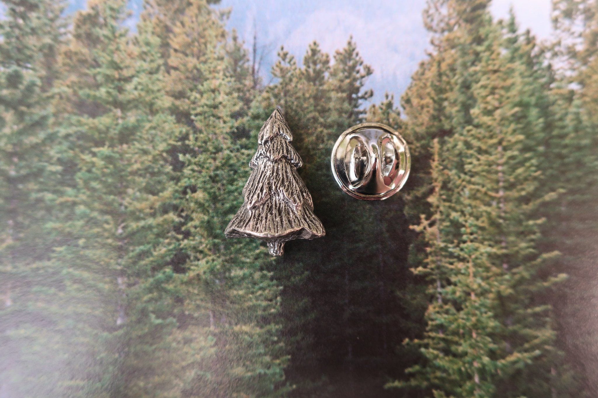 Evergreen Tree Lapel Pin – lapelpinplanet