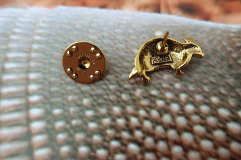 Armadillo Gold Lapel Pin
