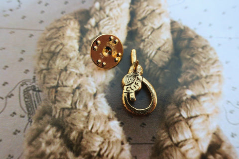 Bowline Knot Gold Lapel Pin