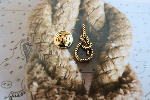 Bowline Knot Gold Lapel Pin