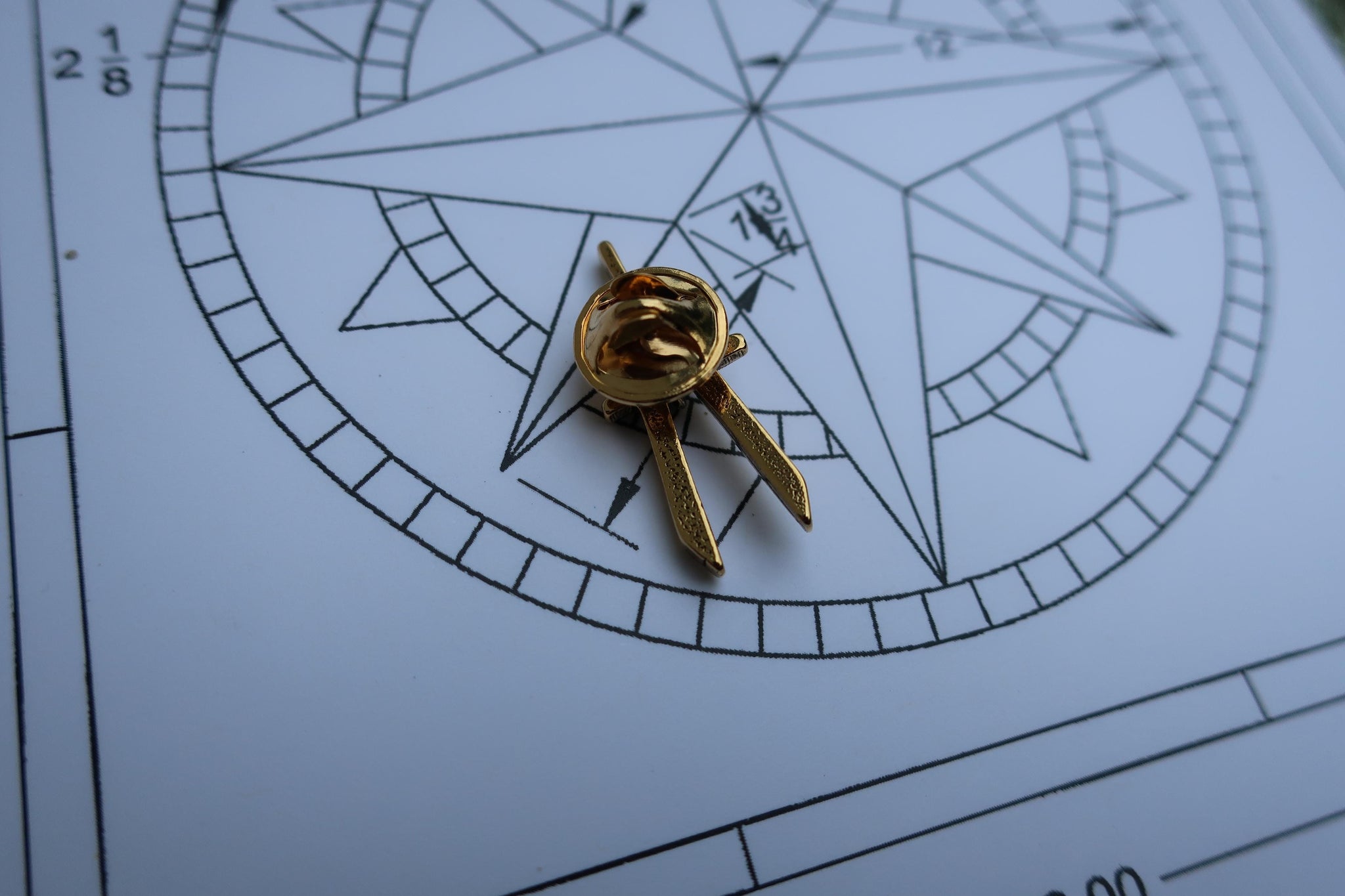 Engineering Compass Gold Lapel Pin – lapelpinplanet