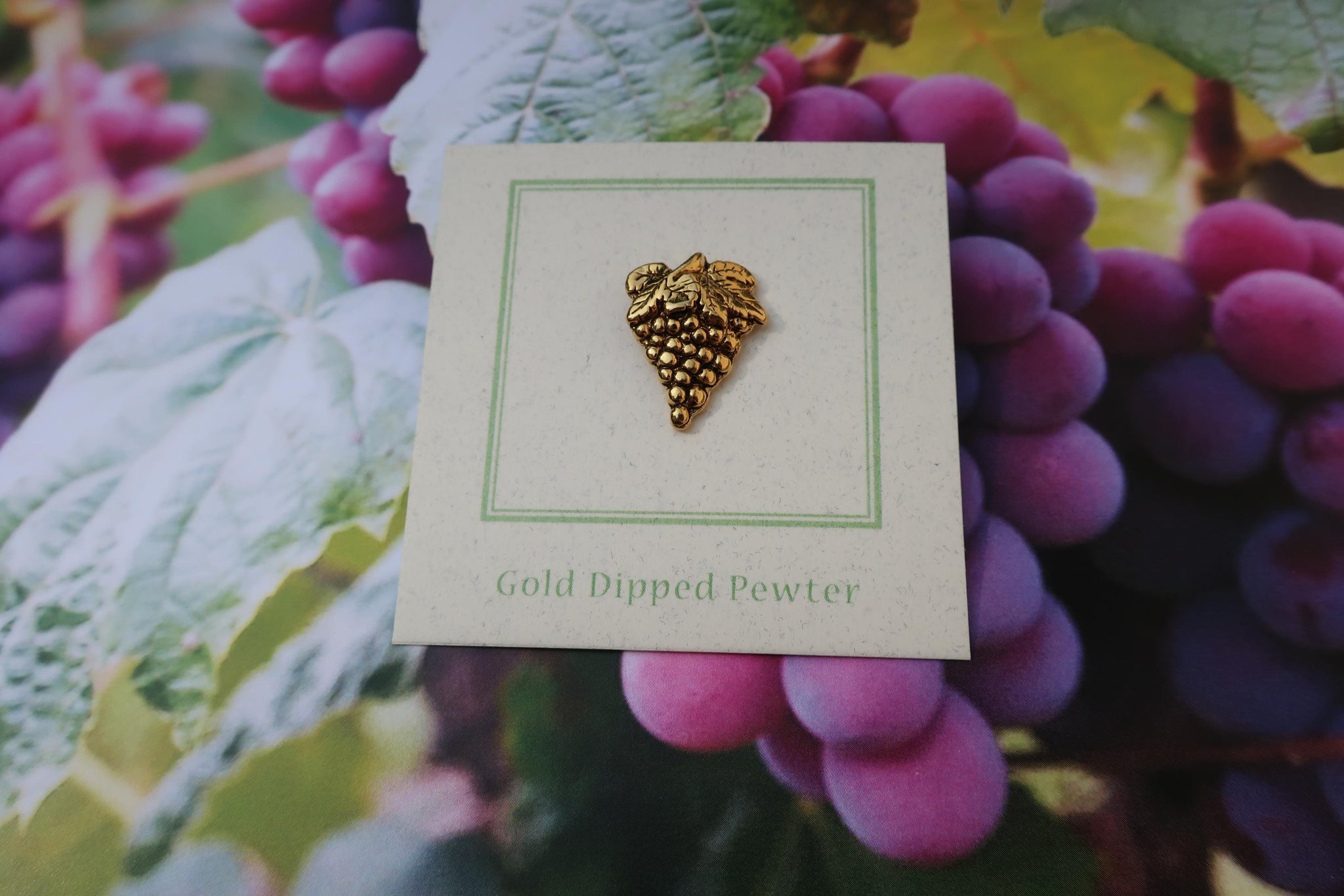 Grapes Gold Lapel Pin – lapelpinplanet