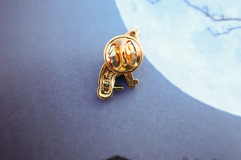 Wolf Gold Lapel Pin