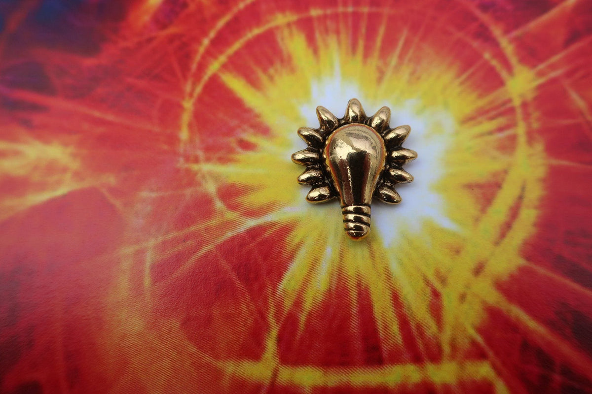 Lightbulb Gold Lapel Pin – lapelpinplanet