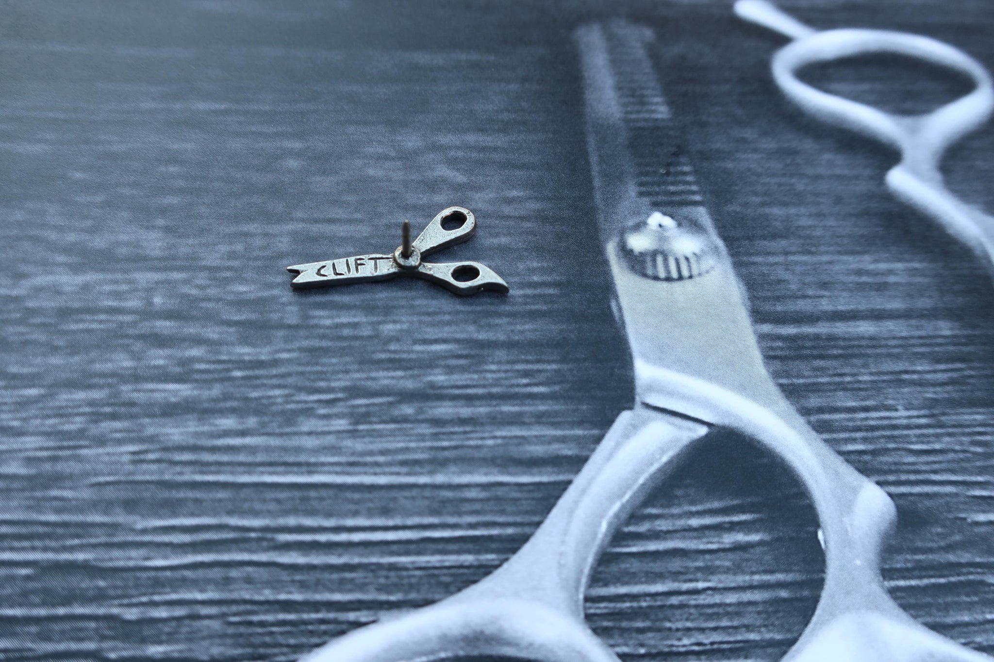 Scissors Lapel Pin – lapelpinplanet