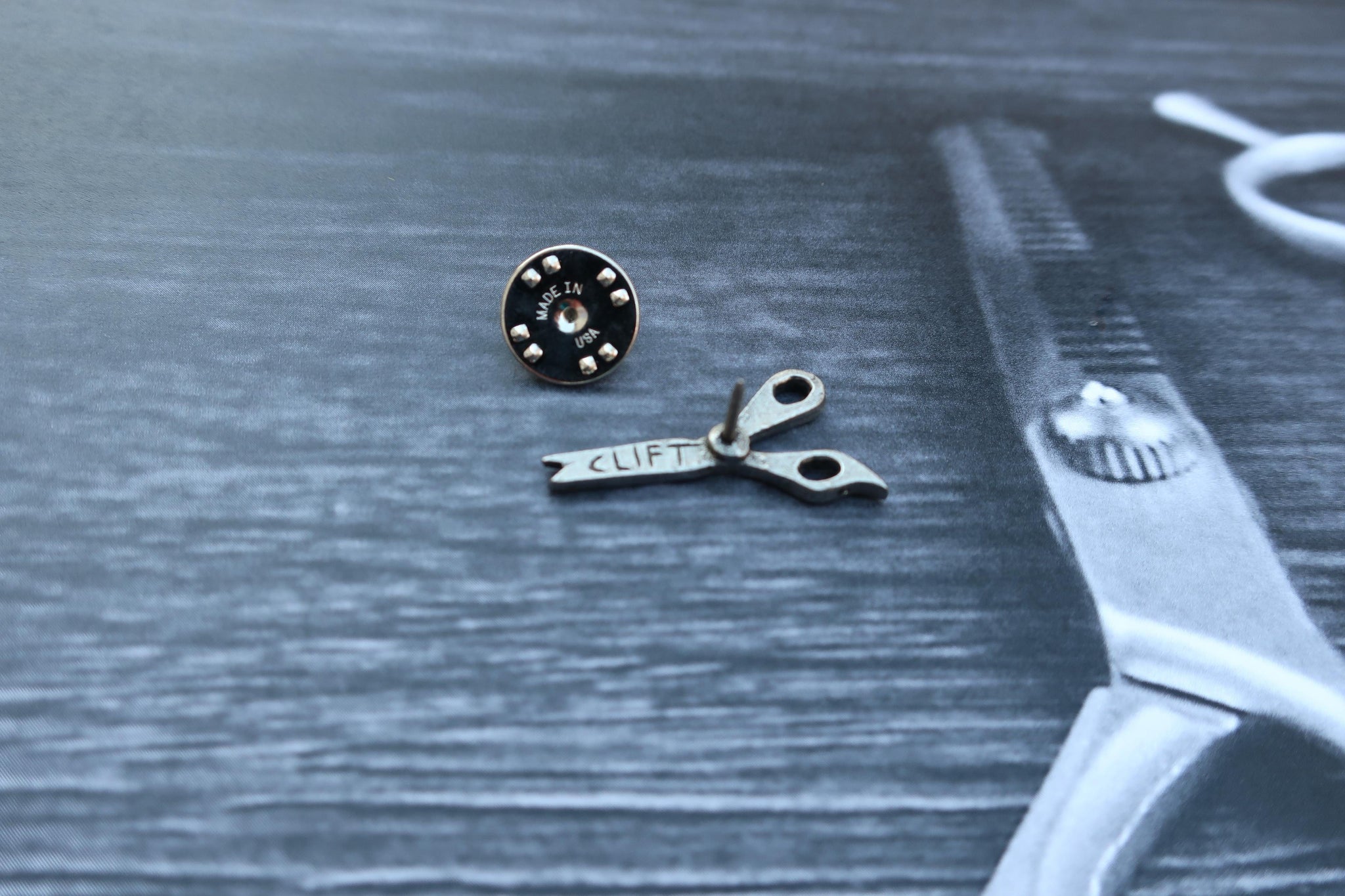 Scissors Lapel Pin – lapelpinplanet