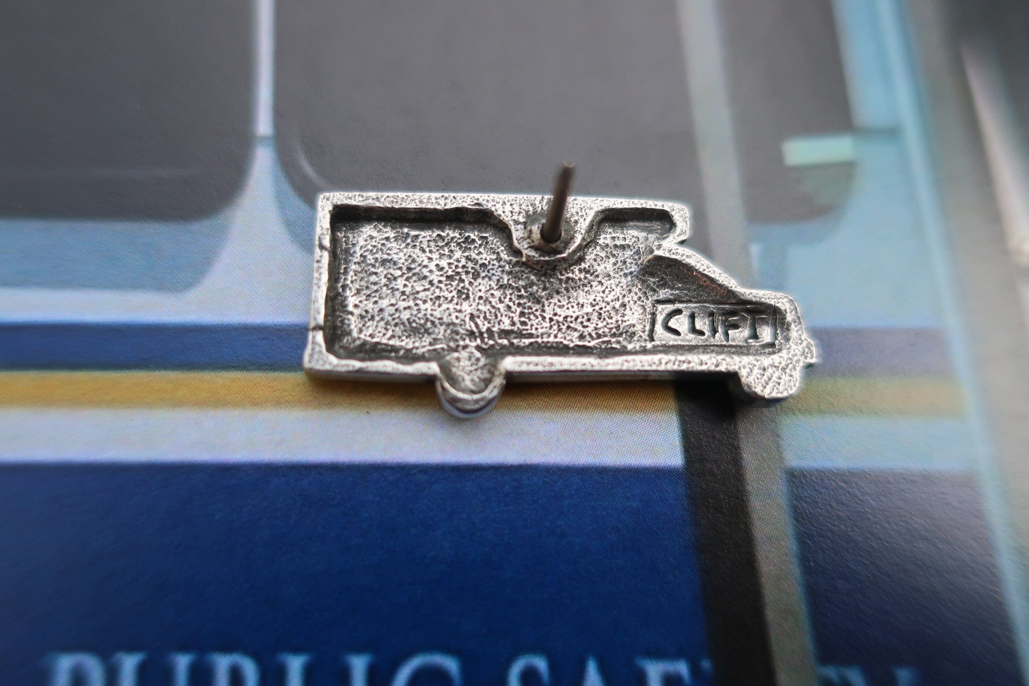 Shuttle Bus Lapel Pin – lapelpinplanet