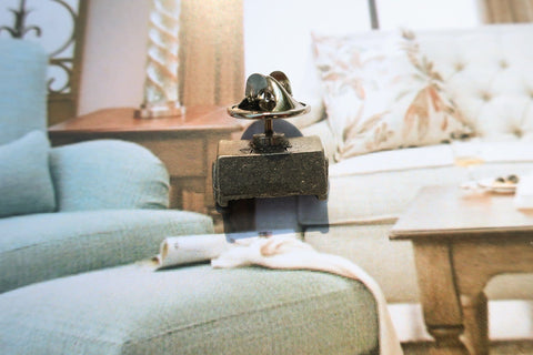 Sofa Lapel Pin