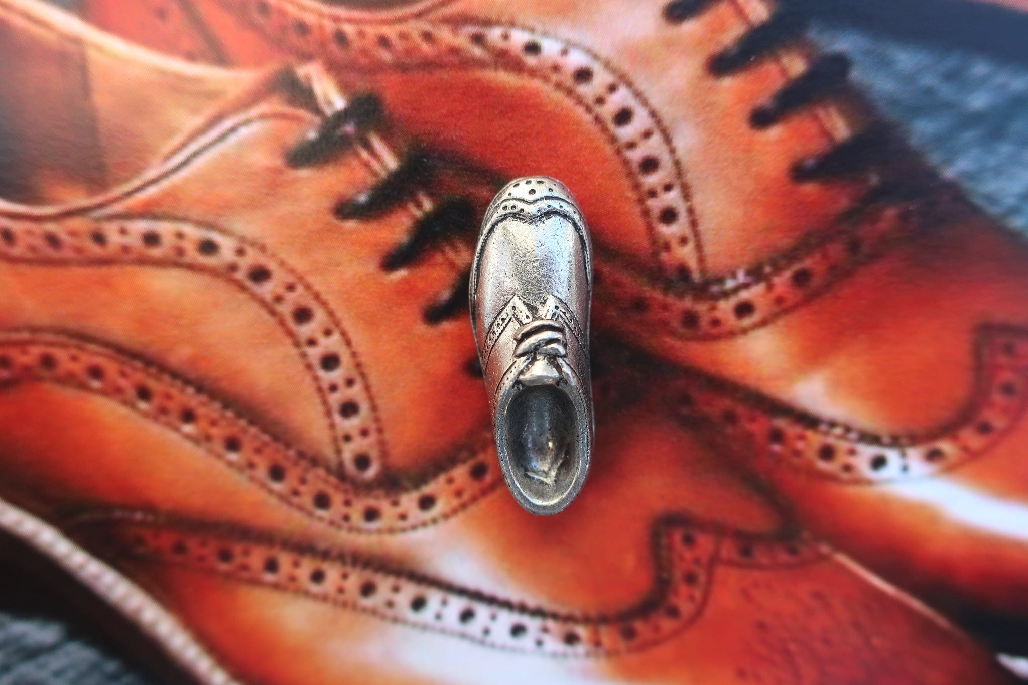 Wingtips Wingtips Lapel Pin – lapelpinplanet