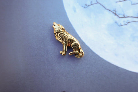 Wolf Gold Lapel Pin